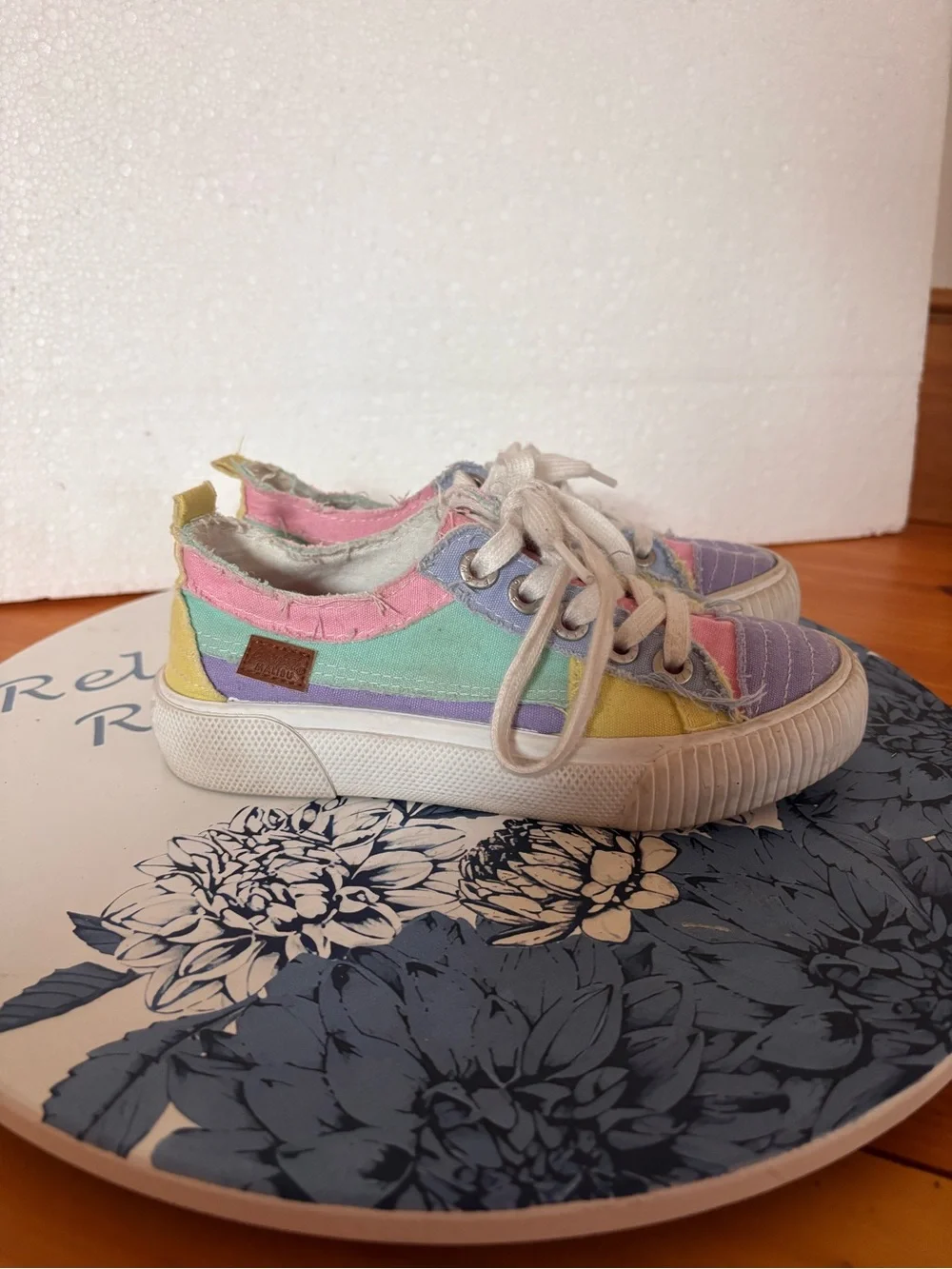 Blowfish Malibu Pastel Rainbow Sneakers Girls 13 🌈